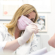 Niño en clínica dental - selladores en molares para prevenir caries