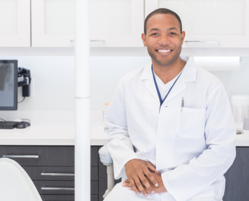 Profesional sanitaria - periodoncia y salud bucal durante el embarazo